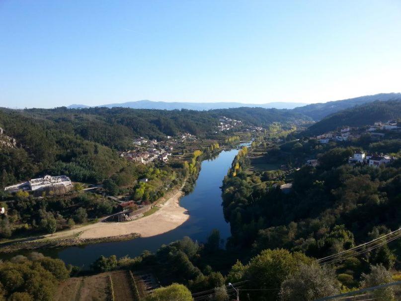 ヴィーラ・ノーヴァ・デ・ポイアレス Quinta No Pinhal Bed & Breakfast エクステリア 写真